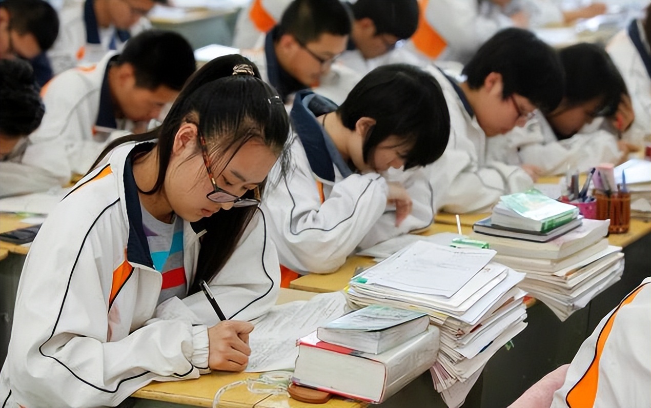 2022年高考多少分才可以上“本科”？班主任坦言：至少达到这个数