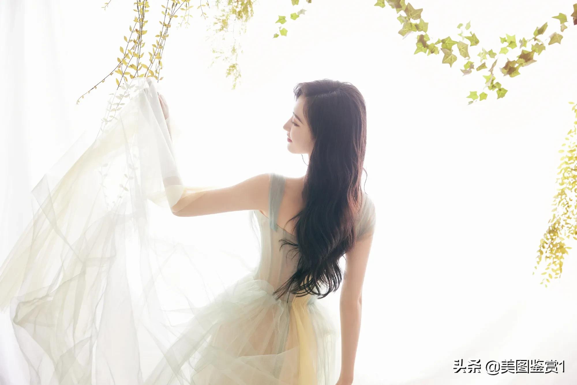 景甜 犹抱琵琶半遮面