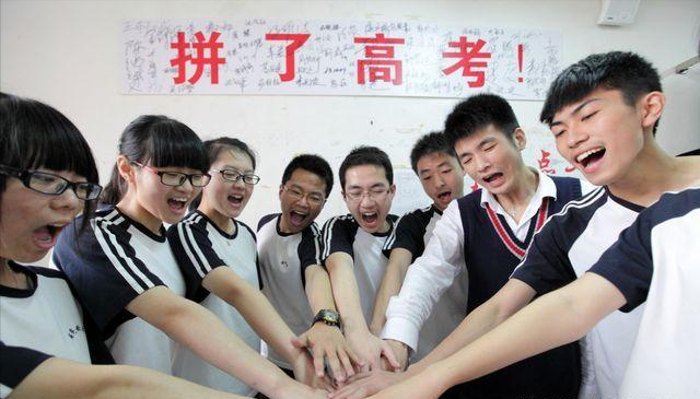 二三流高中的普通学生，平常成绩只有270，能考上大学吗？