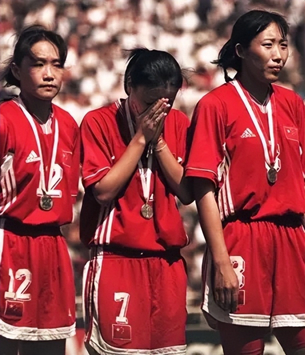 女足世界杯1999球员(温丽蓉:17岁进入国家队,1米64的后防核心,踢球