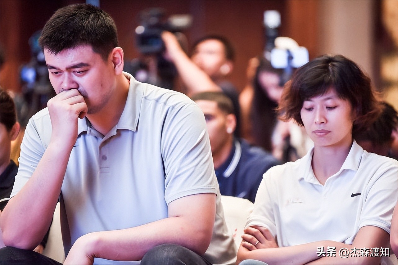 為什么姚明能在nba混（姚明連任原因曝光！5年內幫CBA賺了13億，已開始著手歸化球員）