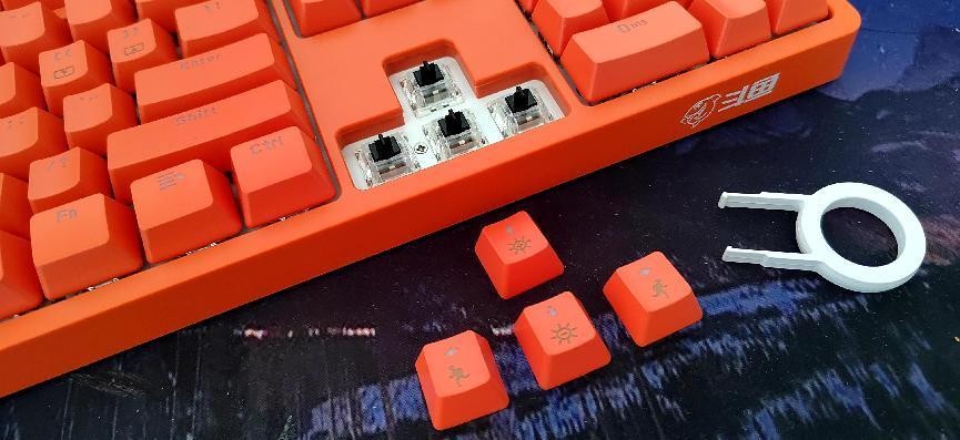 斗鱼DKW150兼顾游戏办公，一款能够根据自己需求自定义的黑轴键盘