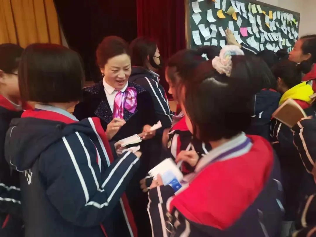 ��������Э��ϯ�Ÿ���һ�е���ʮһѧУ����Ԥ��δ�����˷��﹤��