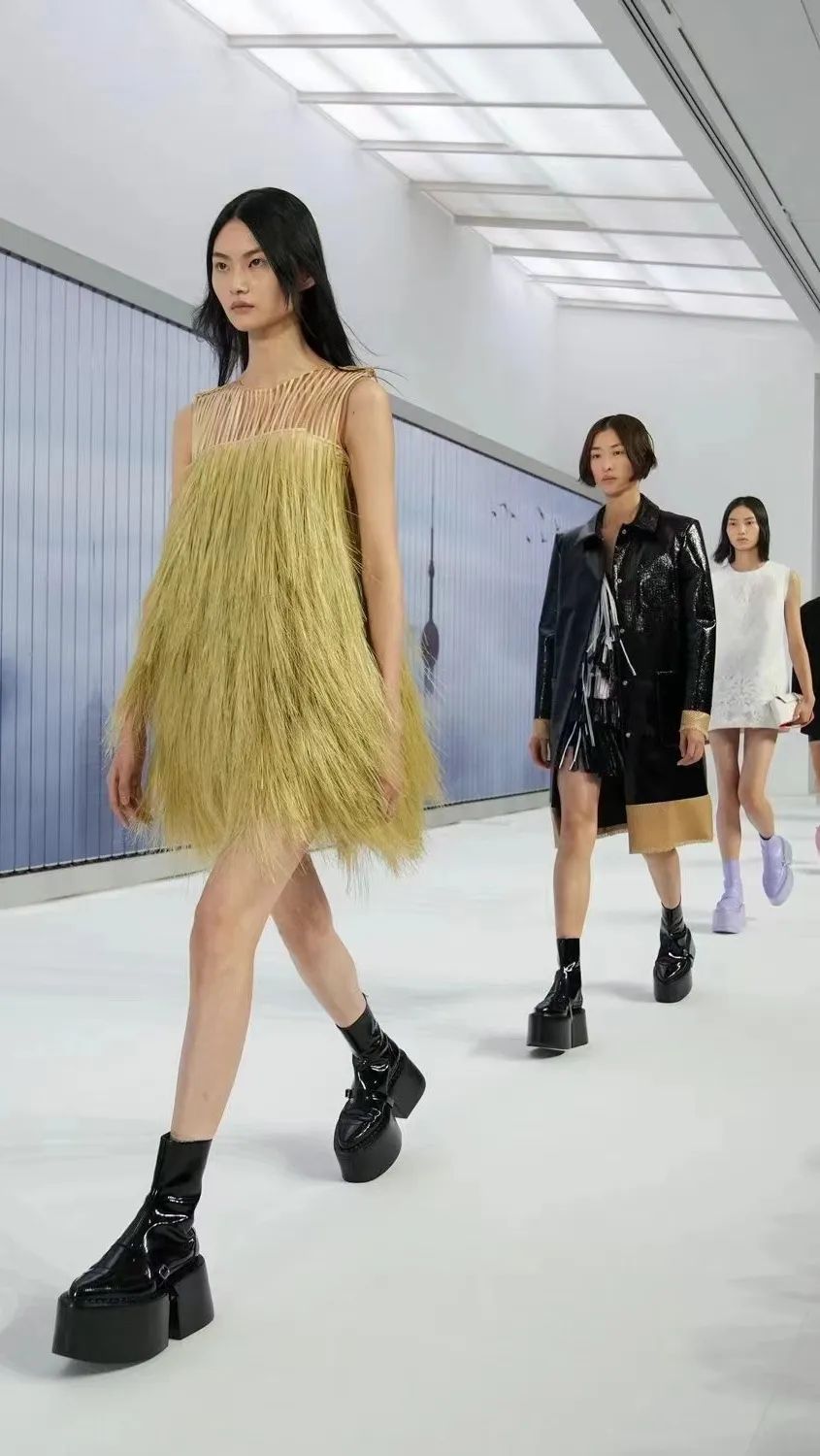 法国巴黎时装透露服装展(巴黎时装周的9天,好像过了半个多世纪)