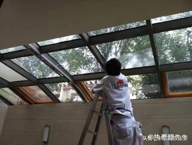 建筑节能中，建筑玻璃是一个非常薄弱而且较易让人忽视的重要环节