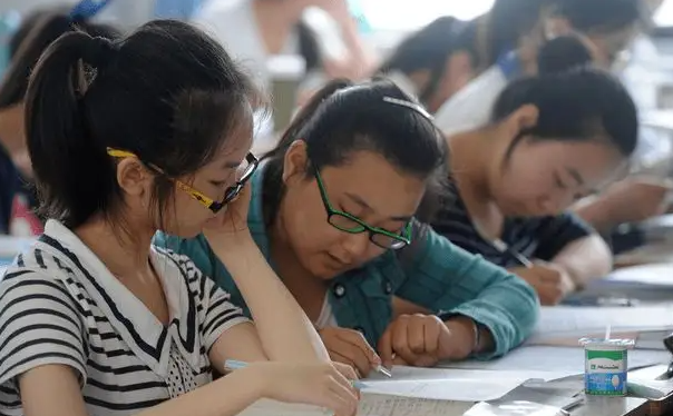 高考新模式3+2+1实施，两个科目受冷，两个科目的教师心里很担心