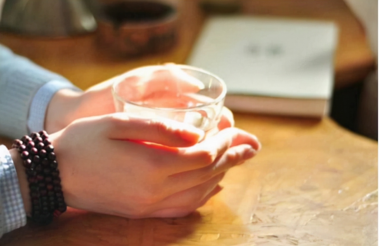 糖尿病人多喝水，能稀释血液粘稠、稳定血糖水平？有一个好消息