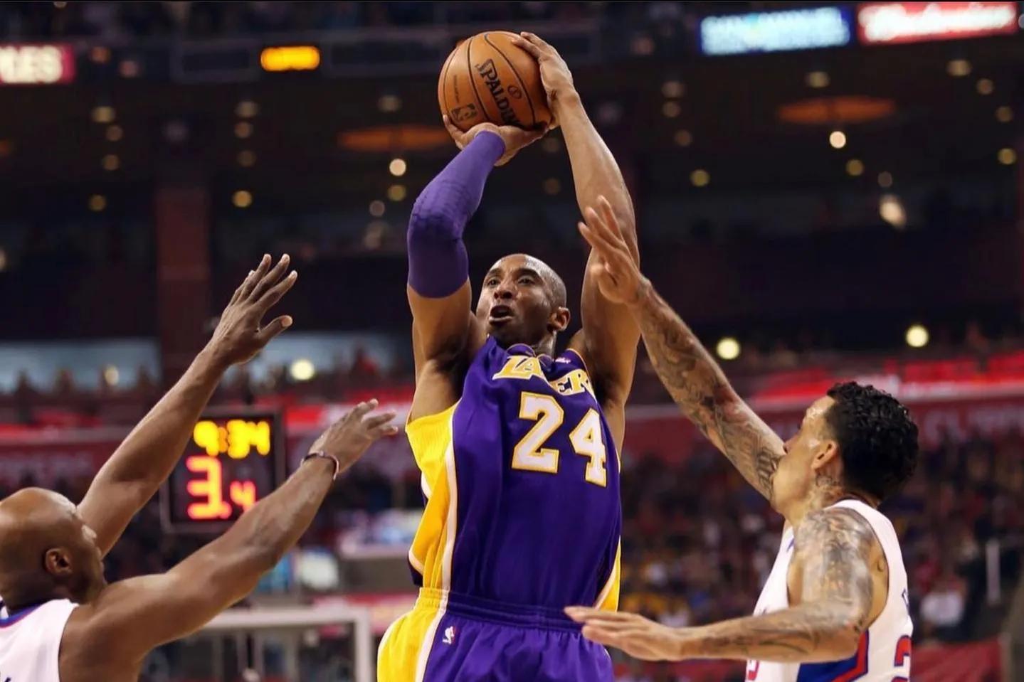 科比-旋转后的跳投科比被誉为迈克尔乔丹的传人,也是nba历史第二的