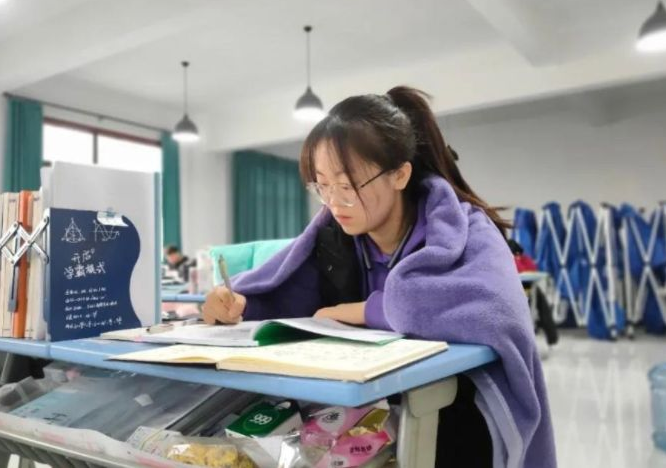 同班毕业生前途却迥然不同，辅导员说出实情，差距入学时就已体现