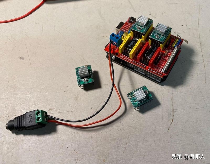 用 Arduino 步进电机驱动的机械木条时钟