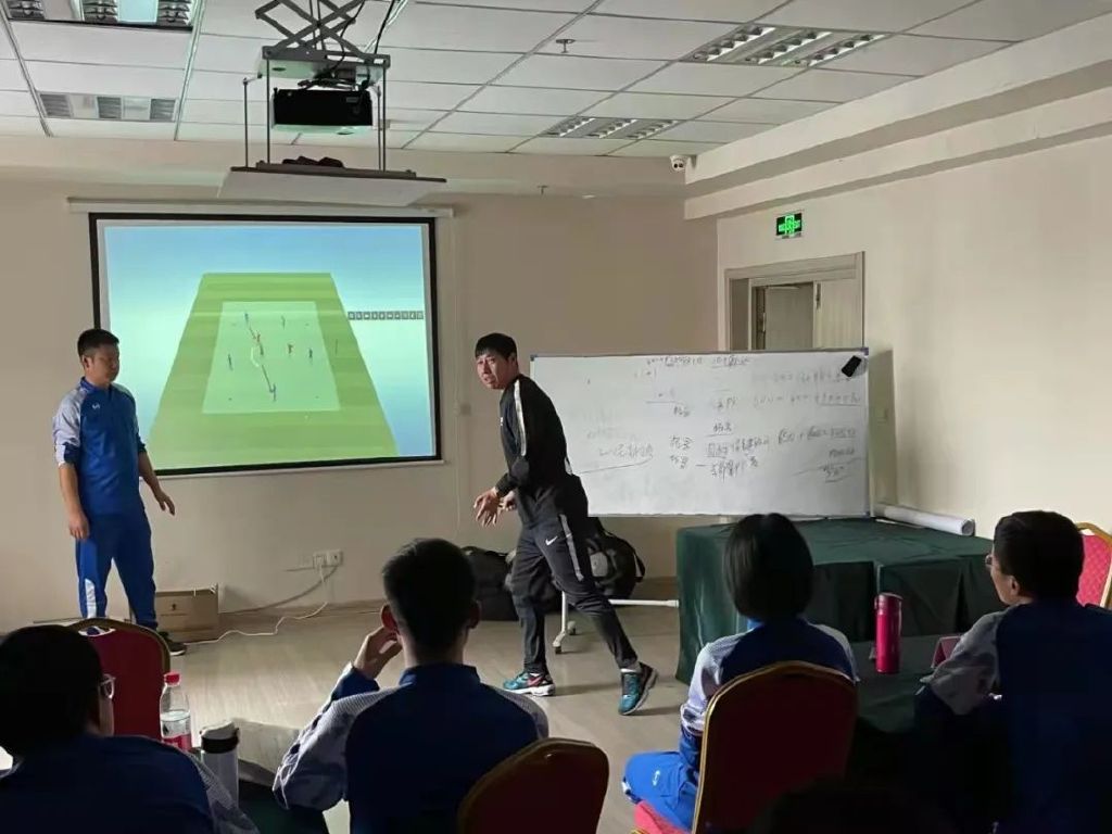 少年中国｜球员出身的A级教练+D级讲师，居然还考上了教师编制