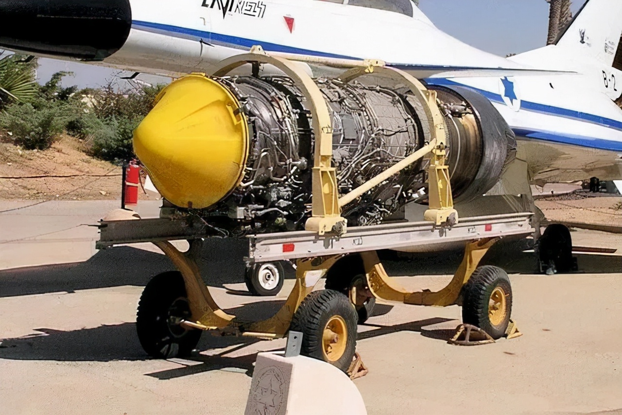 最初的"狮"计划使用f404发动机,但由于在研发过程中以色列空军不断