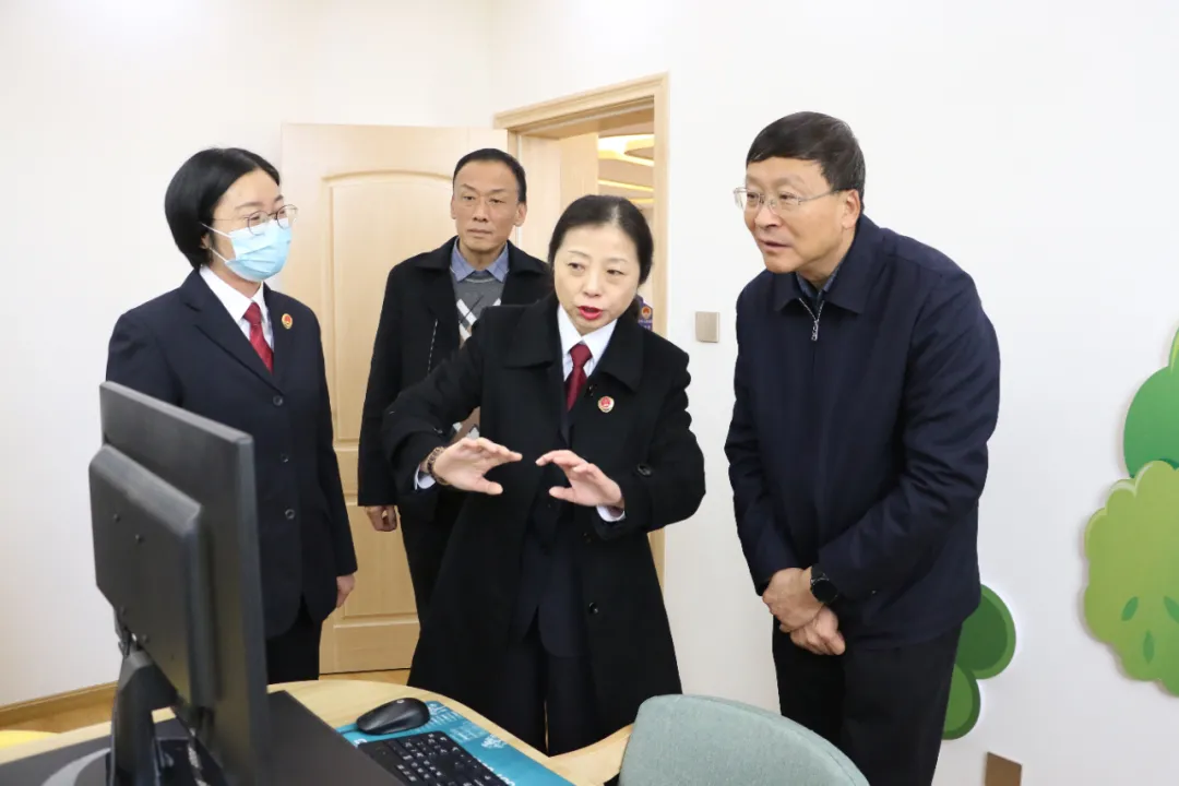 楚雄州人大常委会主任周兴国到州检察院调研指导