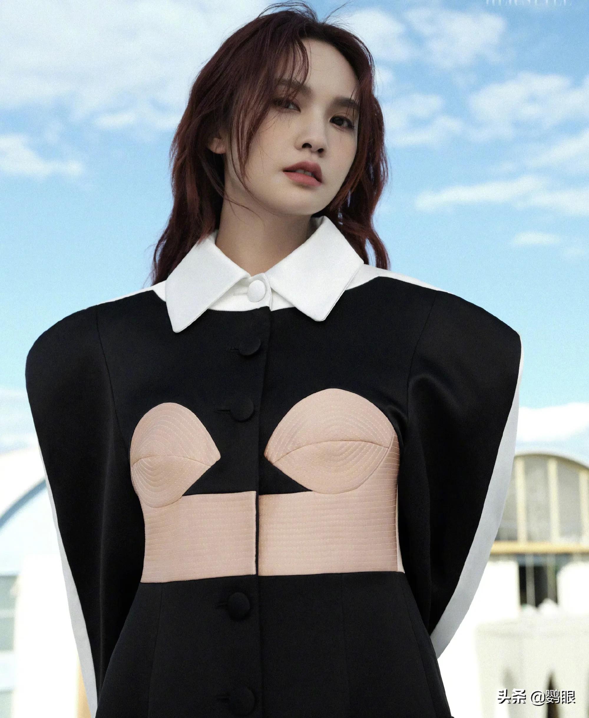 杨丞琳最新瑞丽写真，天空十分美，人更美