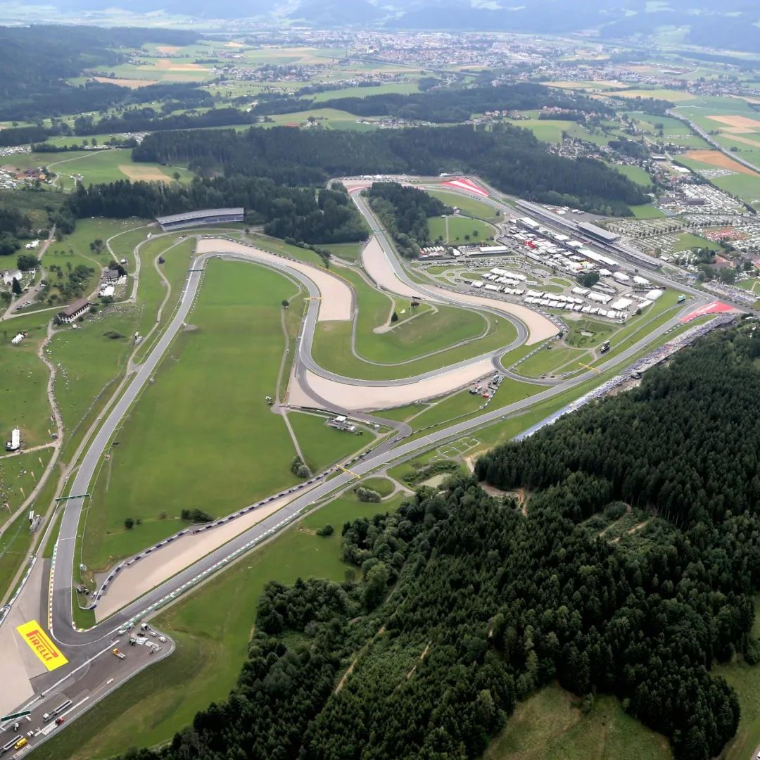 奥地利领跑(F1奥地利大奖赛前瞻：冲刺赛！红牛主场！这个周末三队争冠？)