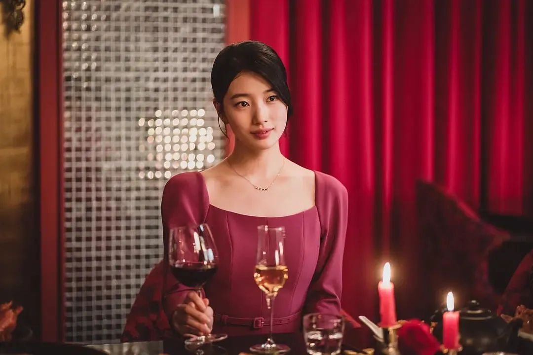 婚礼行头就花了上百万，韩剧《安娜》里裴秀智都怎么穿？