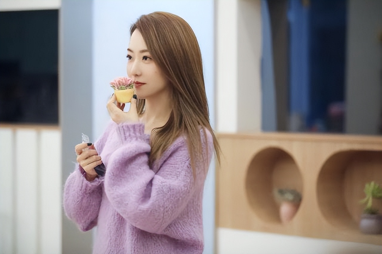 演员白冰(演员白冰:闪婚小三岁男模,离婚后独自带娃,如今36岁仍单身)