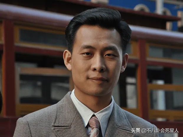 明明长得不帅，却吸引力爆棚，这5位男演员证明“丑男也有春天”