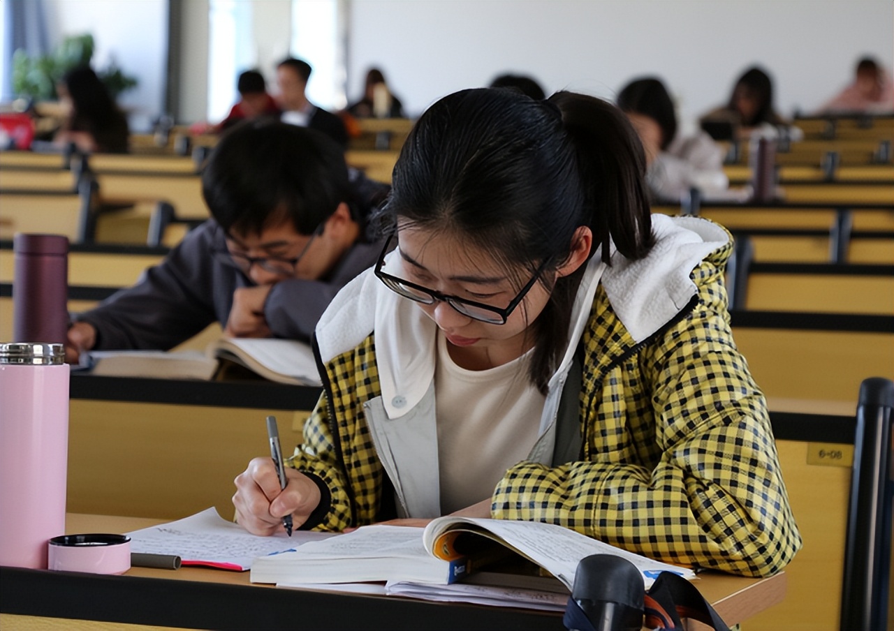 2022各大高校考研报名人数排行，清北未进前十，川大最受欢迎