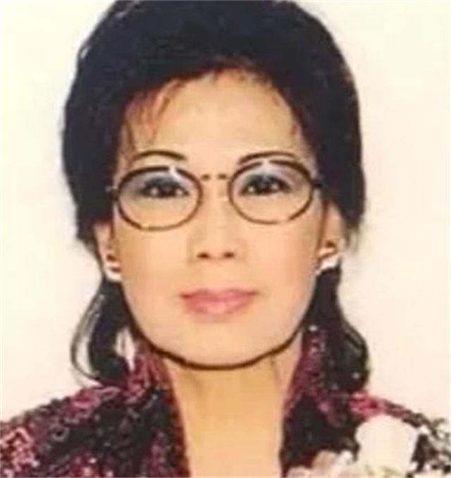 霍英东二房冯坚妮，霍母百般阻拦下偷偷迎娶，让霍英东钟情52年