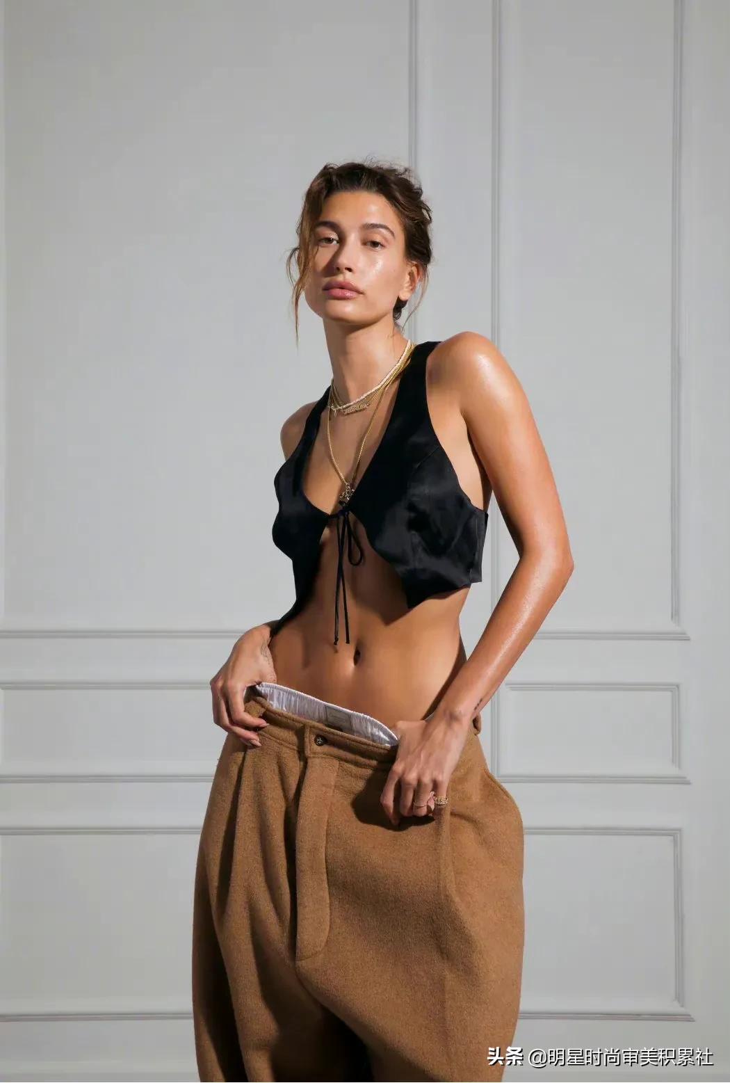 Hailey Bieber x《Byrdie》June 2022｜清透妆容下的怼脸特写