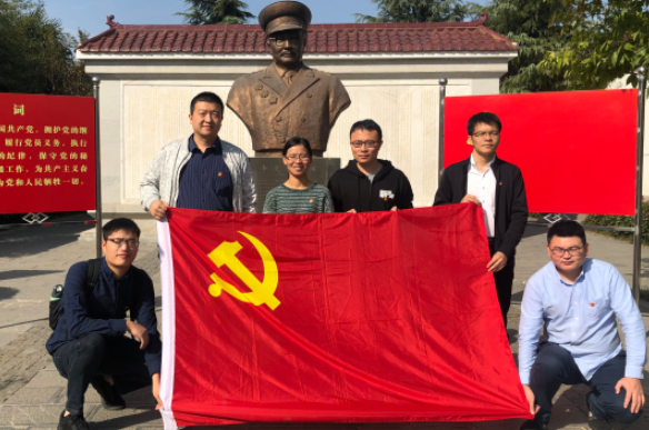 上海复旦副教授工资单火了，月工资不到1万，引热议：能活得起吗