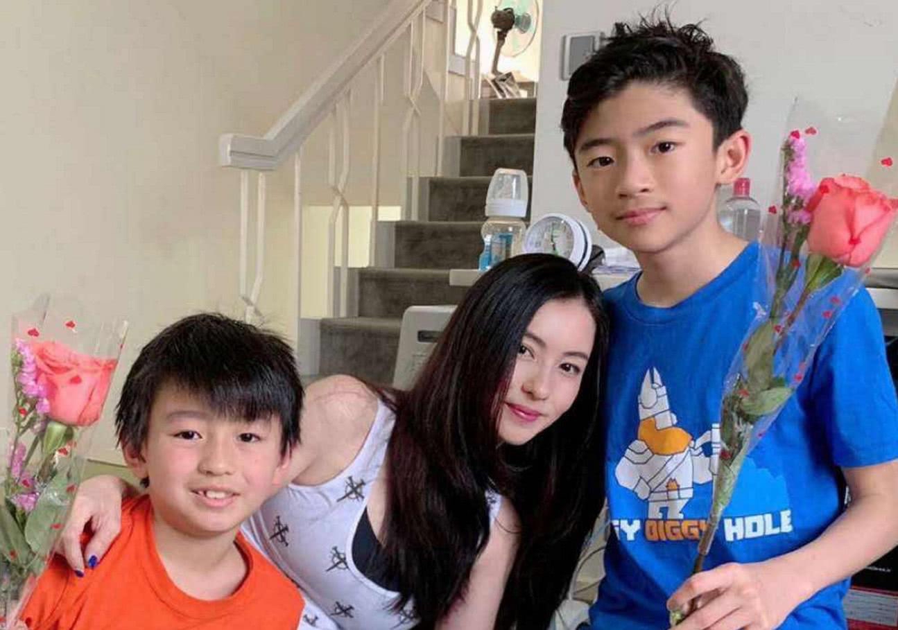 6位“清纯欲女”的劲爆情史：有人8段感情4次婚姻，有人当街热吻