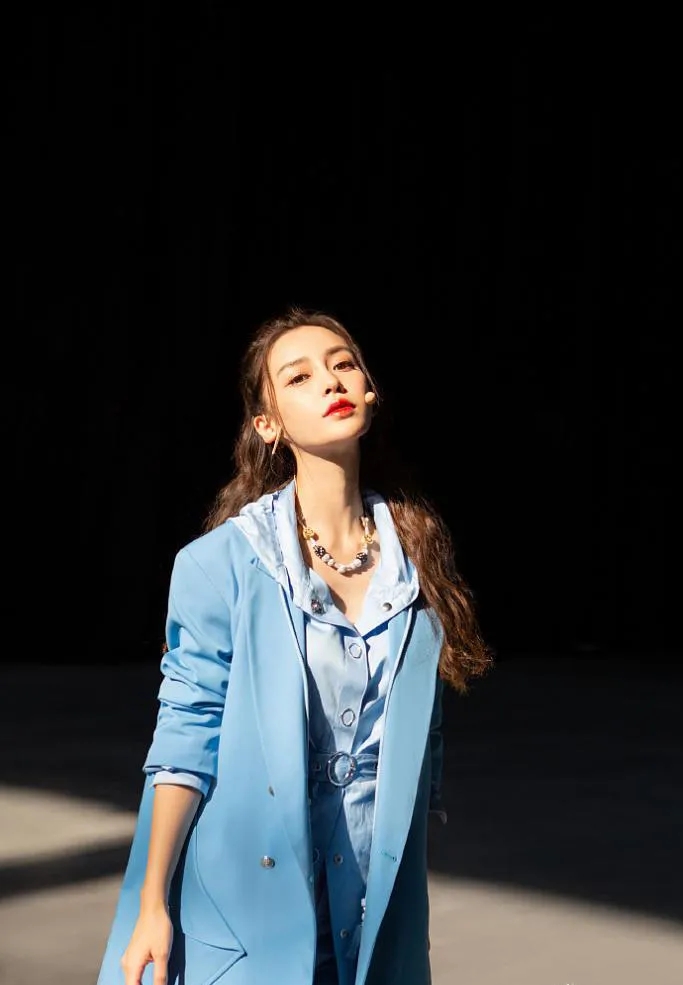 Angelababy杨颖西装外套酷酷的帅气