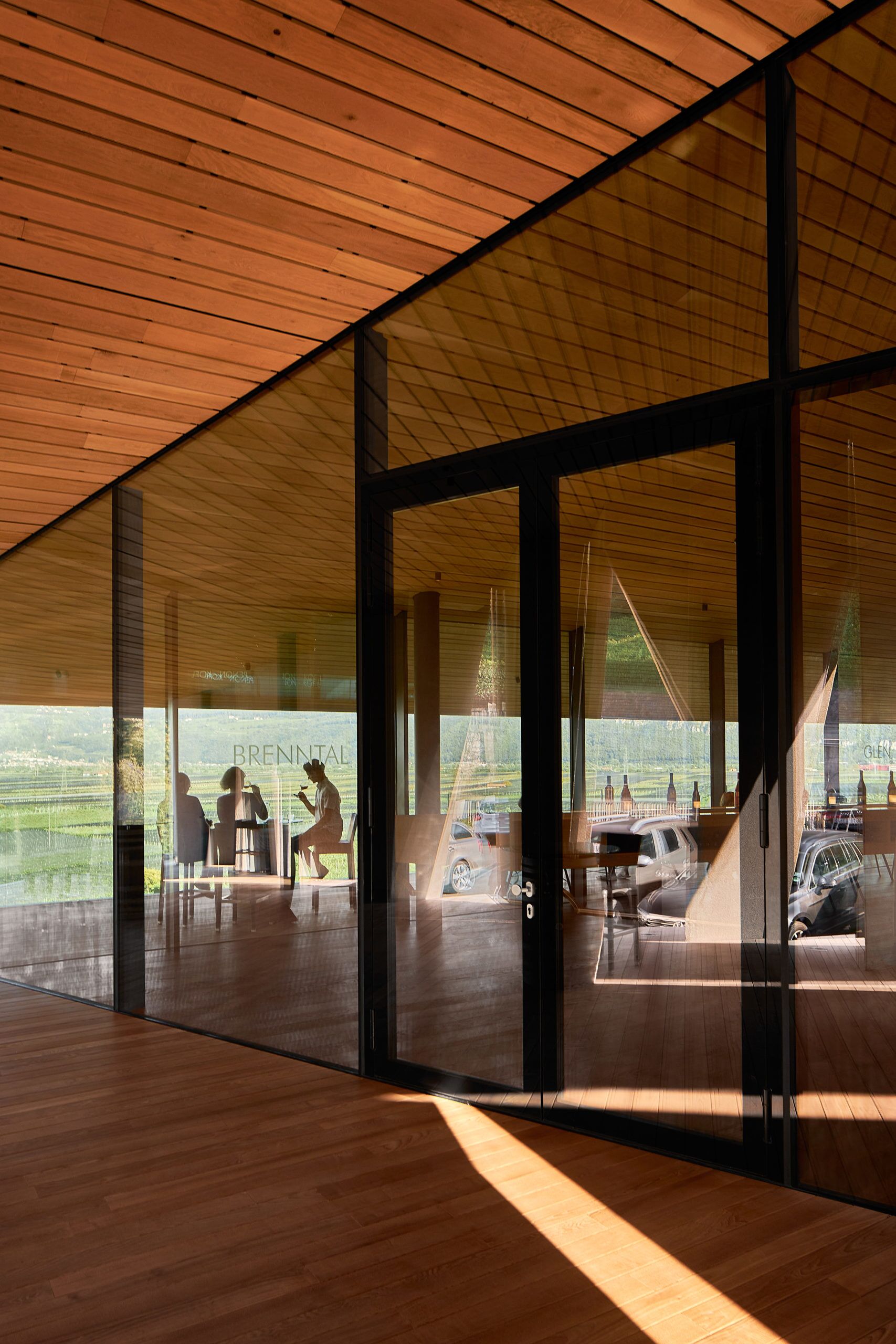 帮助酒香走出酒巷的酒庄建筑