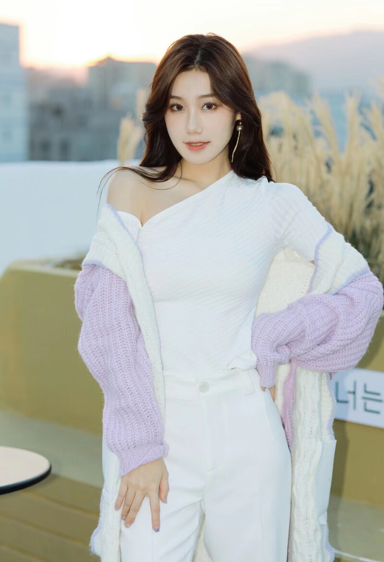 小清新图片女生侧面(素人博主的半身照拍照图鉴) - 赤虎壹号