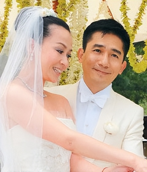 72岁王薇薇依旧女王范：和小36岁花滑王子分手后，财富自由她都有