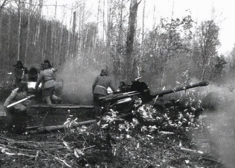 �䱦��ս�ۣ���ž��ɻ��������Ƚ���T-62̹�ˣ�������ı�ݻ�