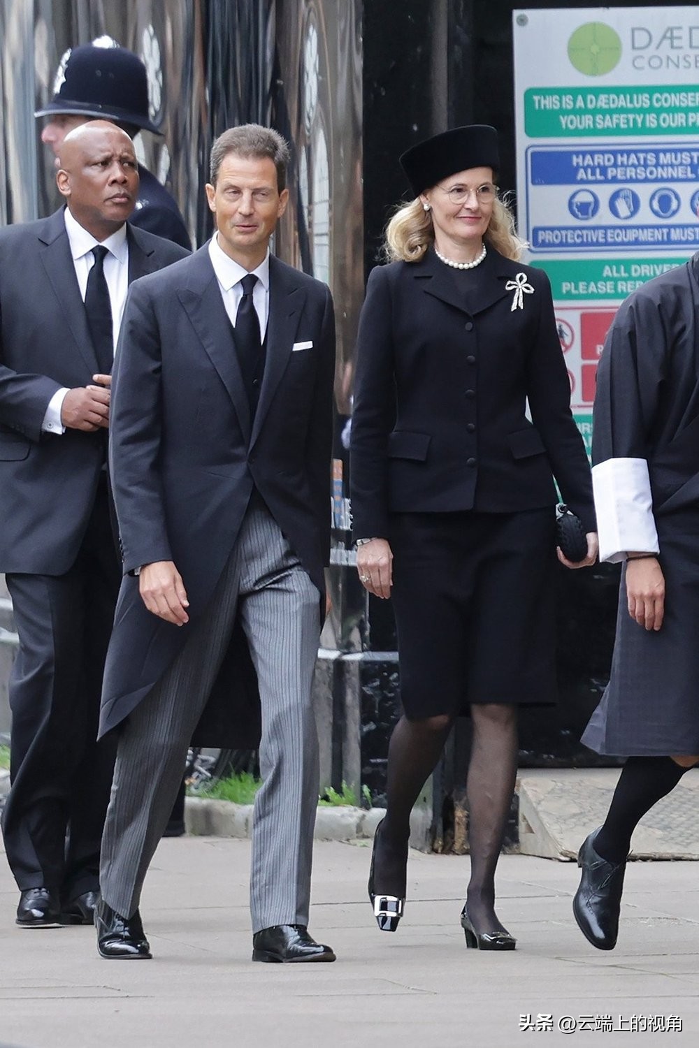 英国女王伊丽莎白二世（欧洲王室皆亲戚，他们和英女王都是什么关系，好心送葬却闹乌龙）