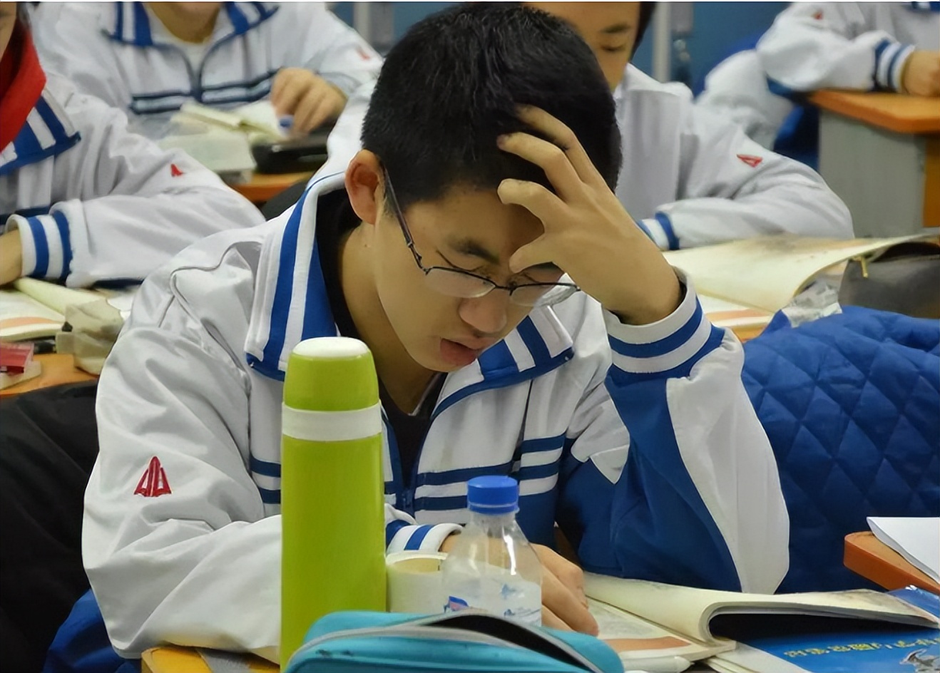 高考满分作文《酒》，全篇都没有提“酒”，还是没有做到跑题