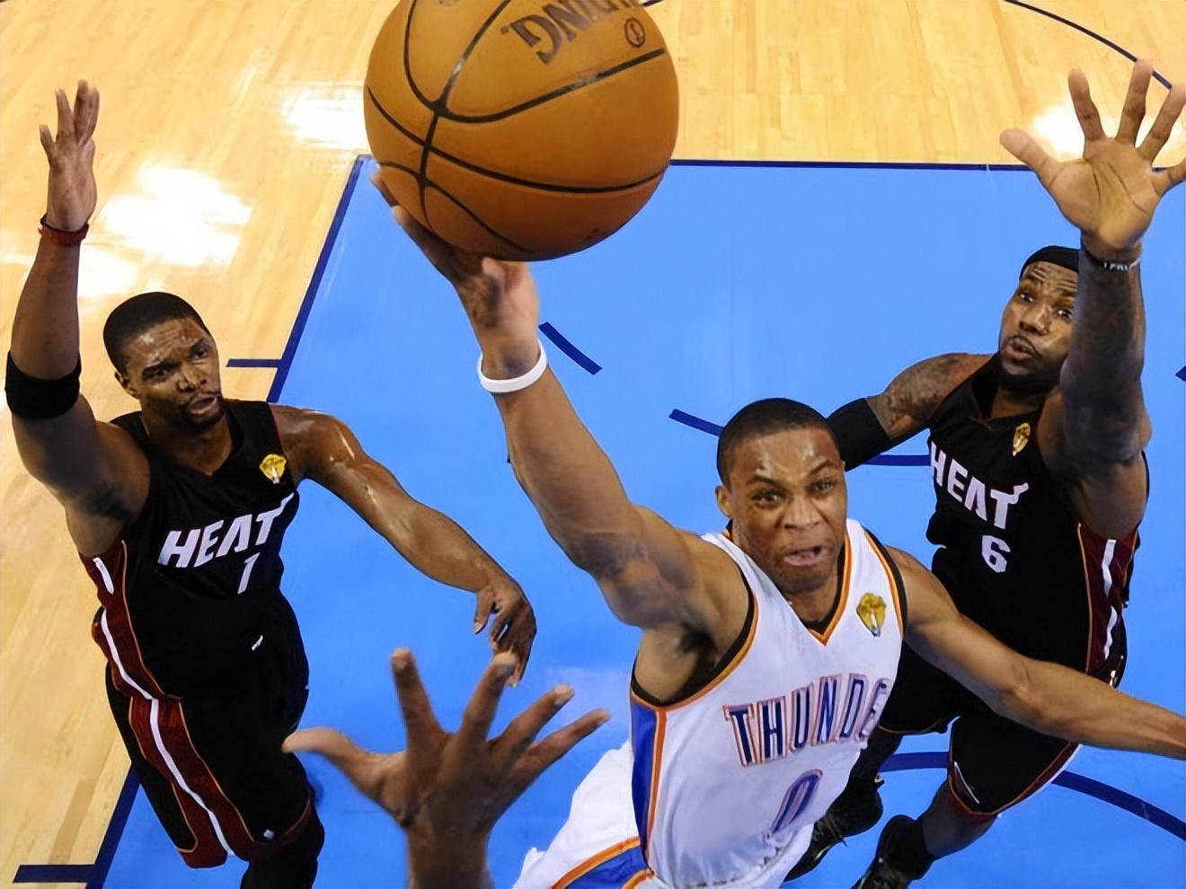 2012总决赛威少数据（12年热火4：1轻取雷霆夺冠，詹姆斯场均28.6分，雷霆三少呢？）