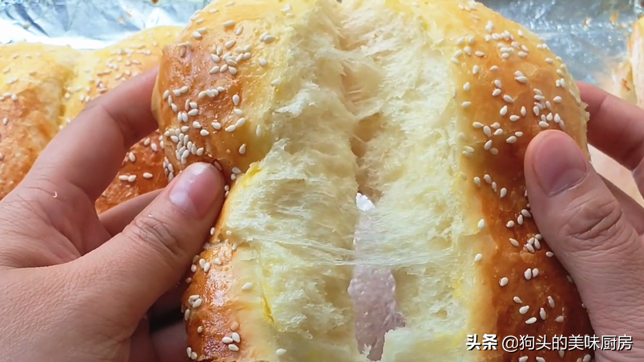全家都爱吃的面包，不用揉面，不用出膜，出炉柔软又拉丝，太香了