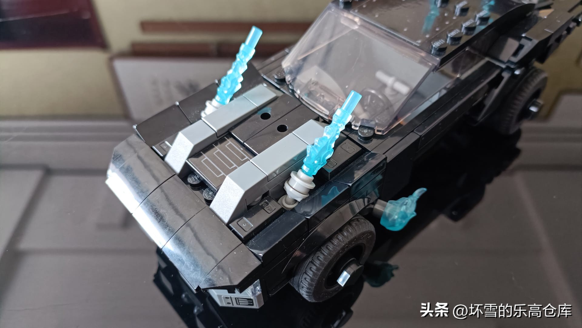 乐高超级英雄赛车(蝙蝠侠与企鹅人激情对射:乐高76181蝙蝠车测评)