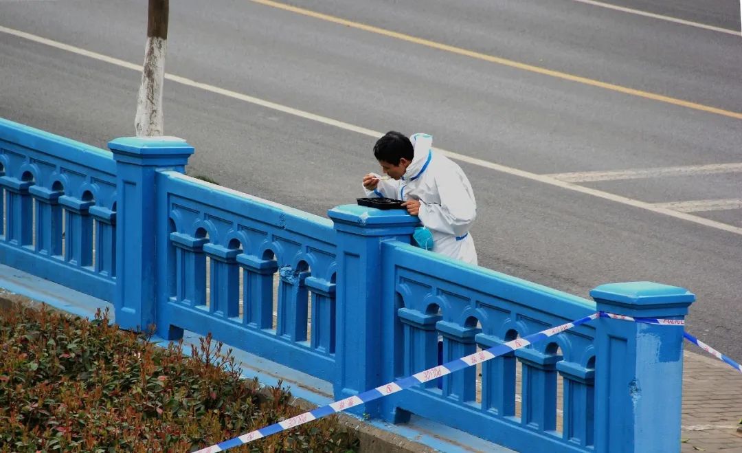 上海700名抑郁症患者找药的群，在四月最后一天解散了