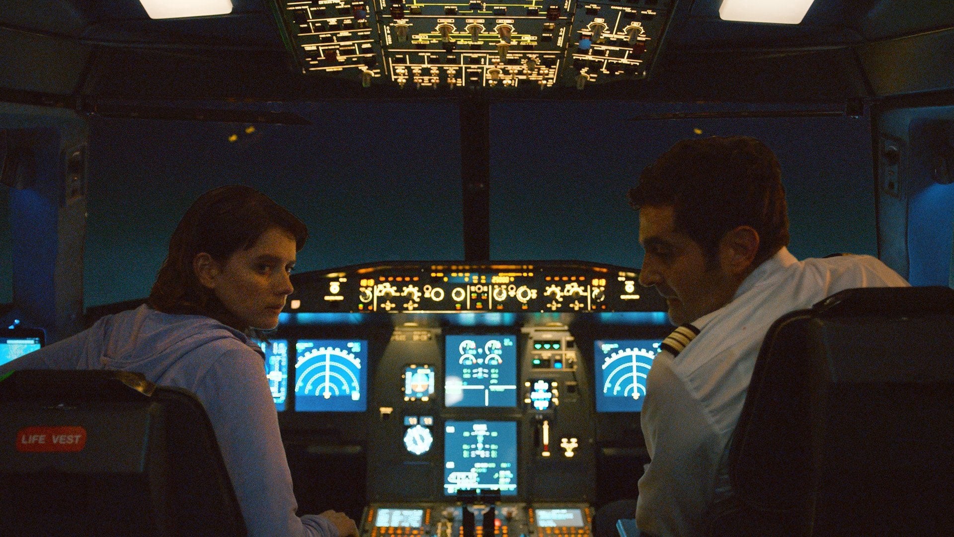 上天入海躲太阳，网飞这两部脑洞神作，值得追一下