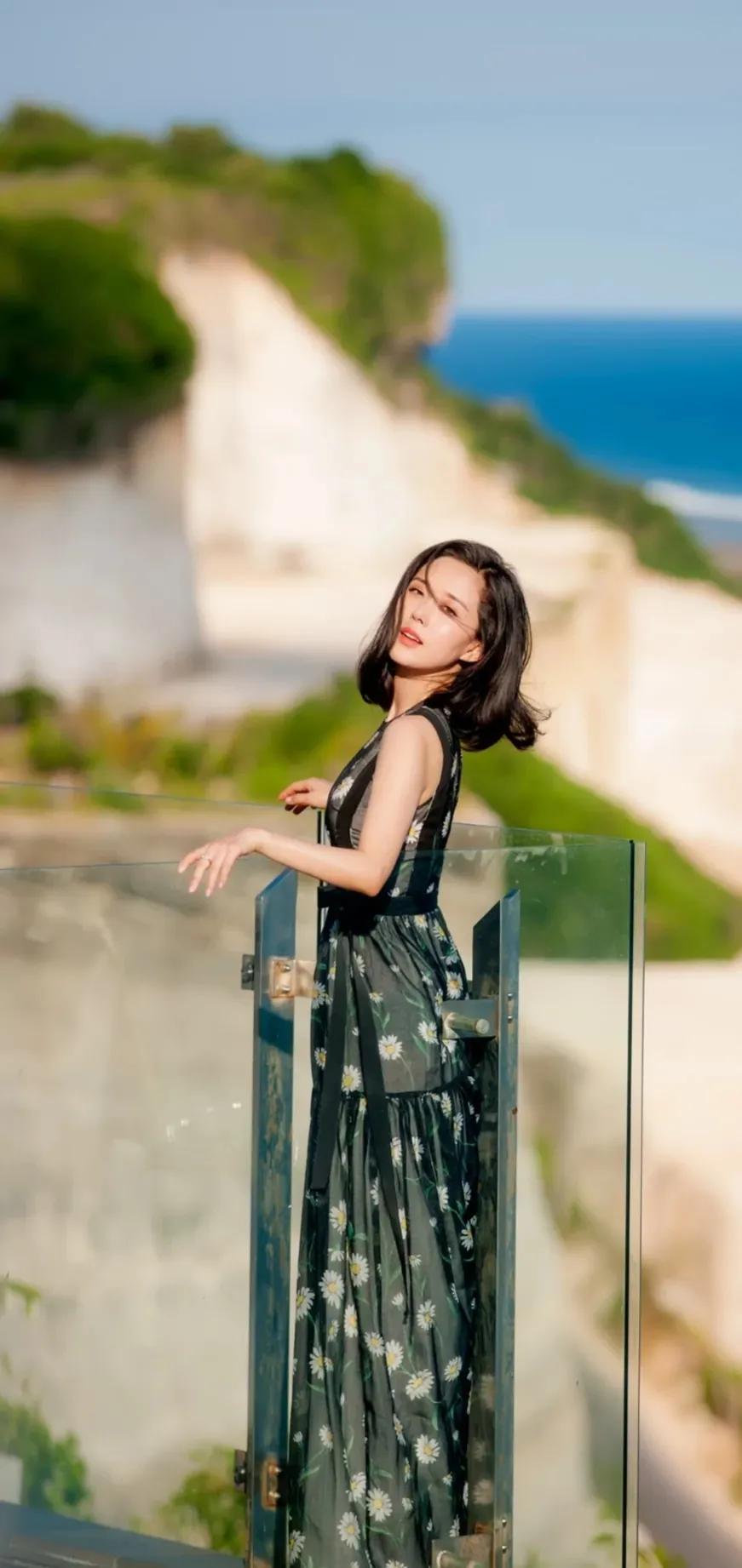 颜丹晨温柔对自己，打败时间，时尚又有女人味的美图合集