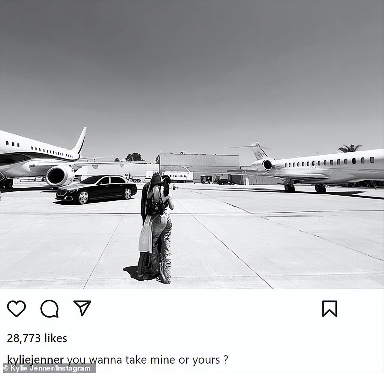 金小妹晒私人飞机被骂惨：我用纸吸管环保，你们富人疯狂排碳？