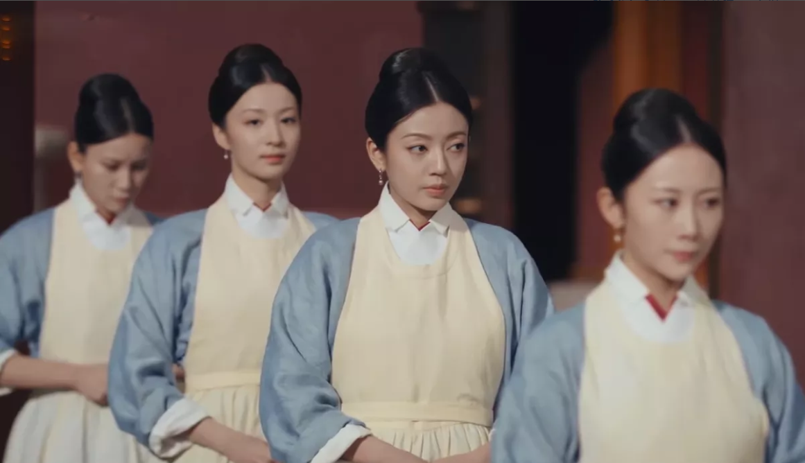 被“丑脖子”拖累的7位女星，明明长得如花似玉，合照却输太惨