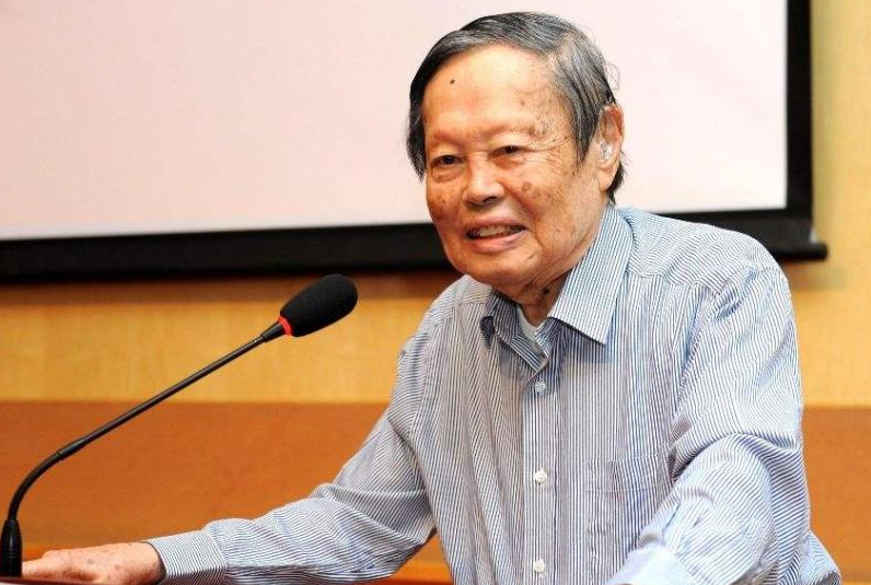 2004年，杨振宁和启功谈书法：我岳父杜聿明的字也很好