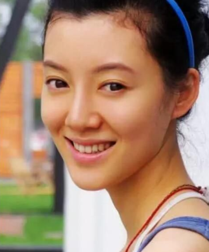 包括生下车晓之后两人之间的感情也没有太大的变化,刚结婚时车晓彤和