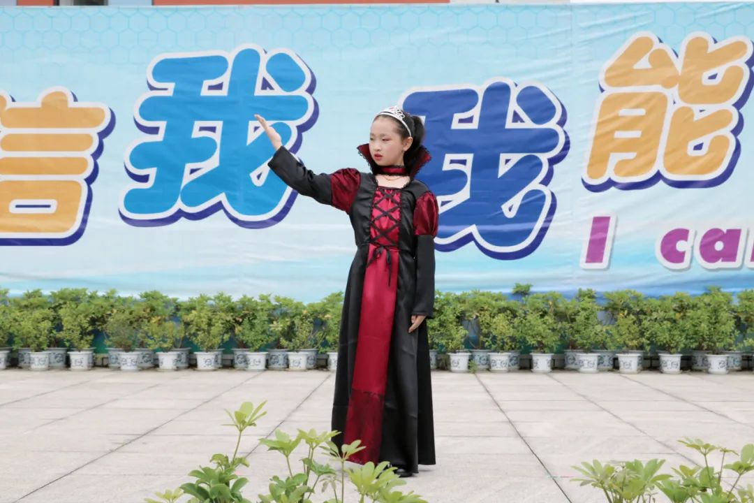 成都市双流区实验小学外国语学校兰花中队进行升旗仪式班级展示