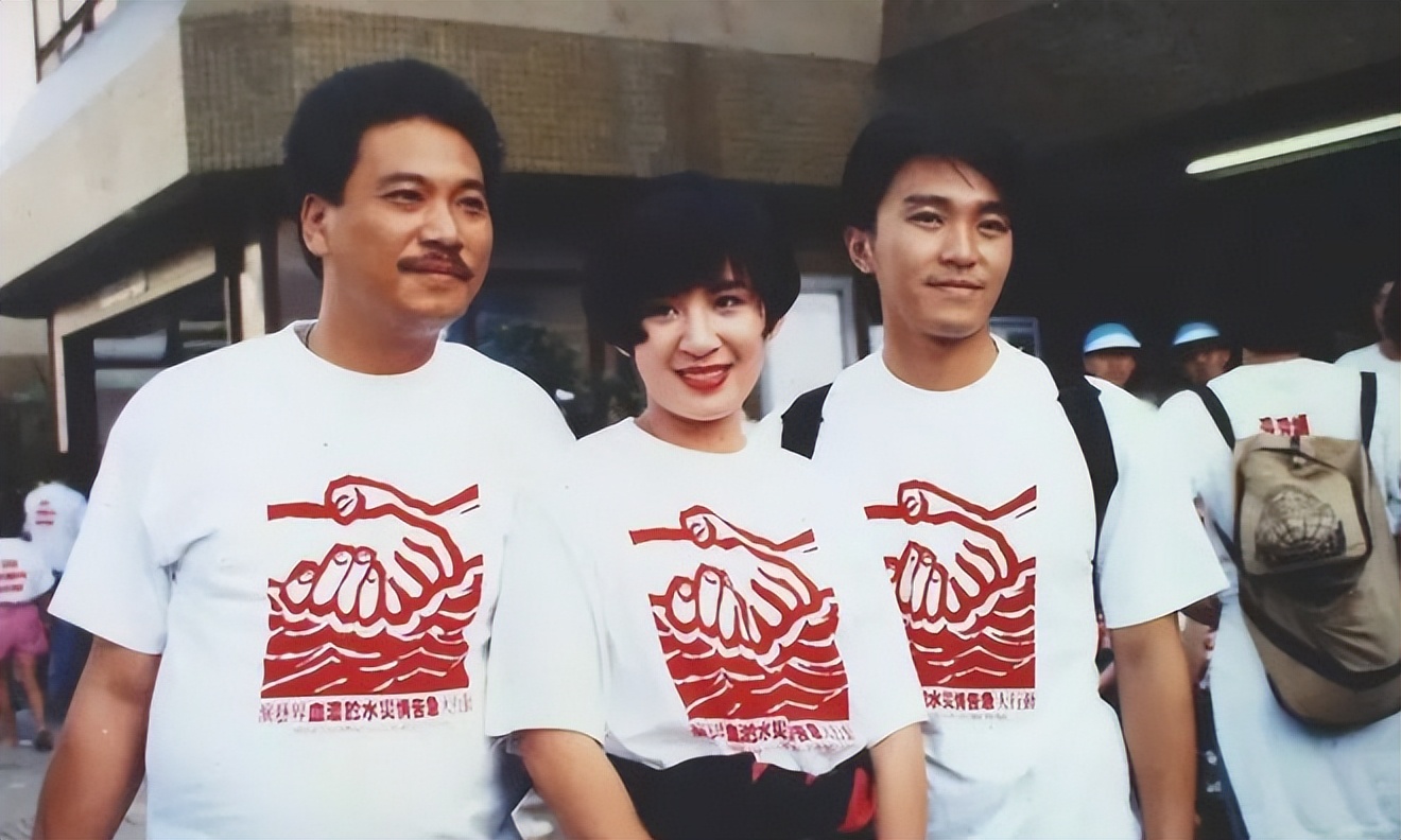 1991年忘我大汇演，成龙为25万连翻7跟头，刘德华玩起胸口碎大石