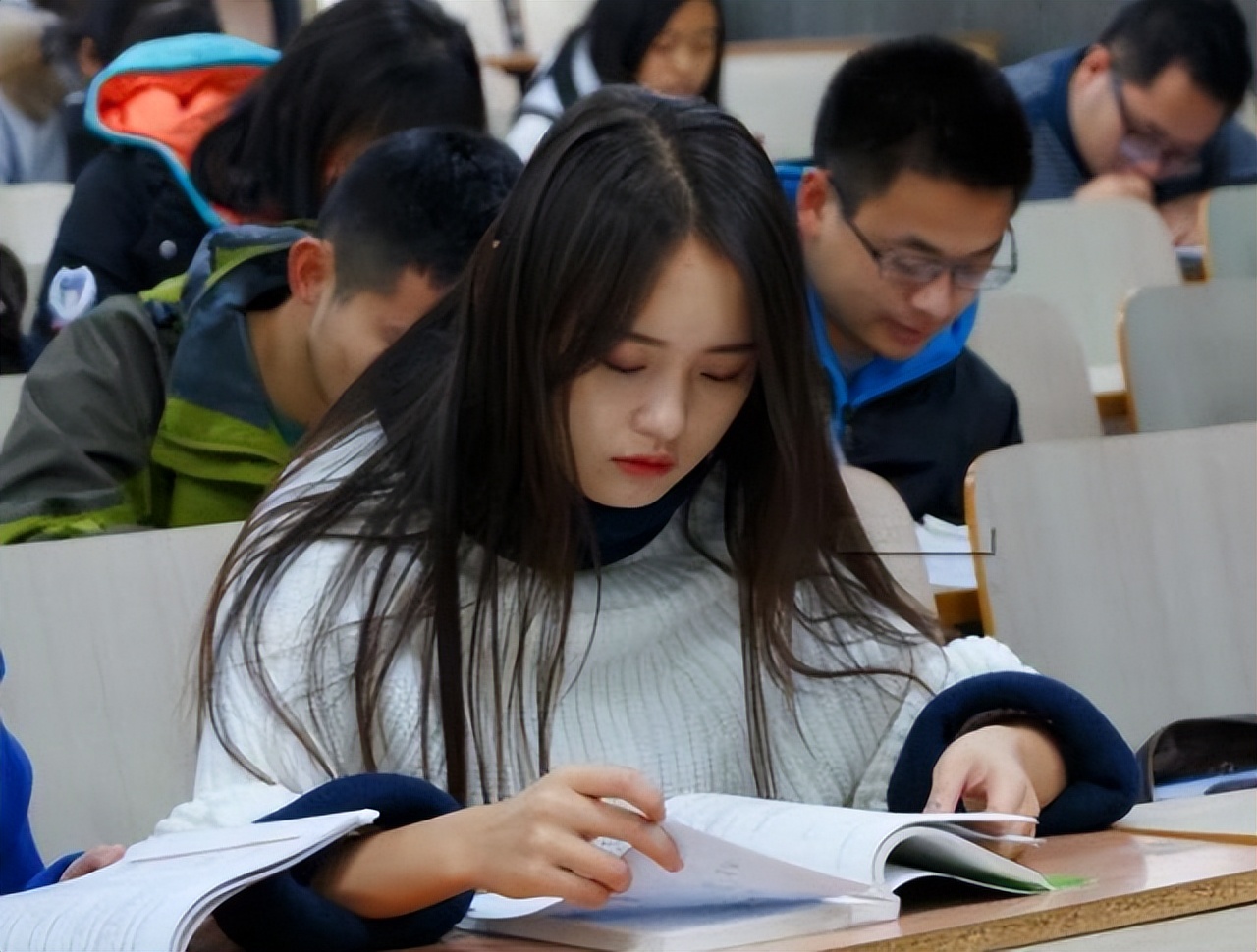 毕业多年才明白，在省内上大学和去省外上大学，区别原来这么大