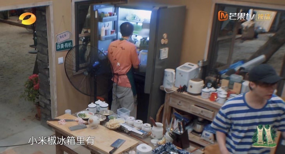 《尹昉吴孟珂蘑菇屋“蜜月行”容声冰箱助力婚宴制作现场》