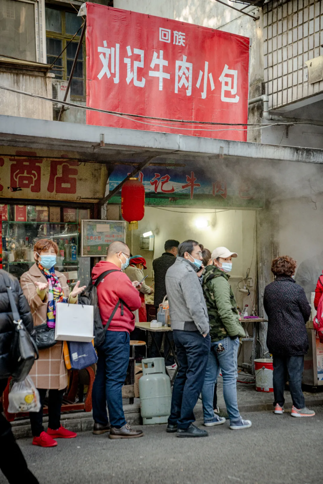 论排队，我只服武汉这几家藏在路边的美食店