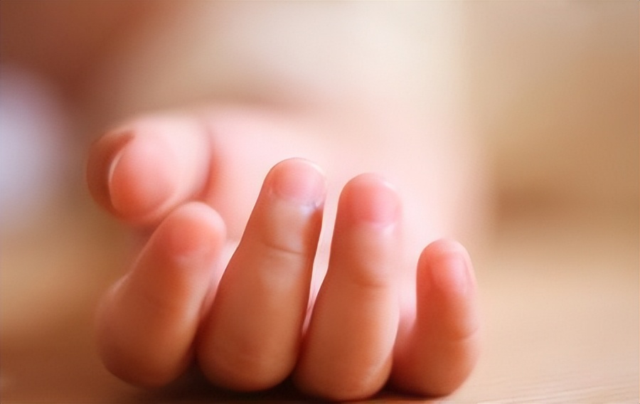 小宝宝手掌有“横纹”，代表智力有问题？来看看关于掌纹的秘密
